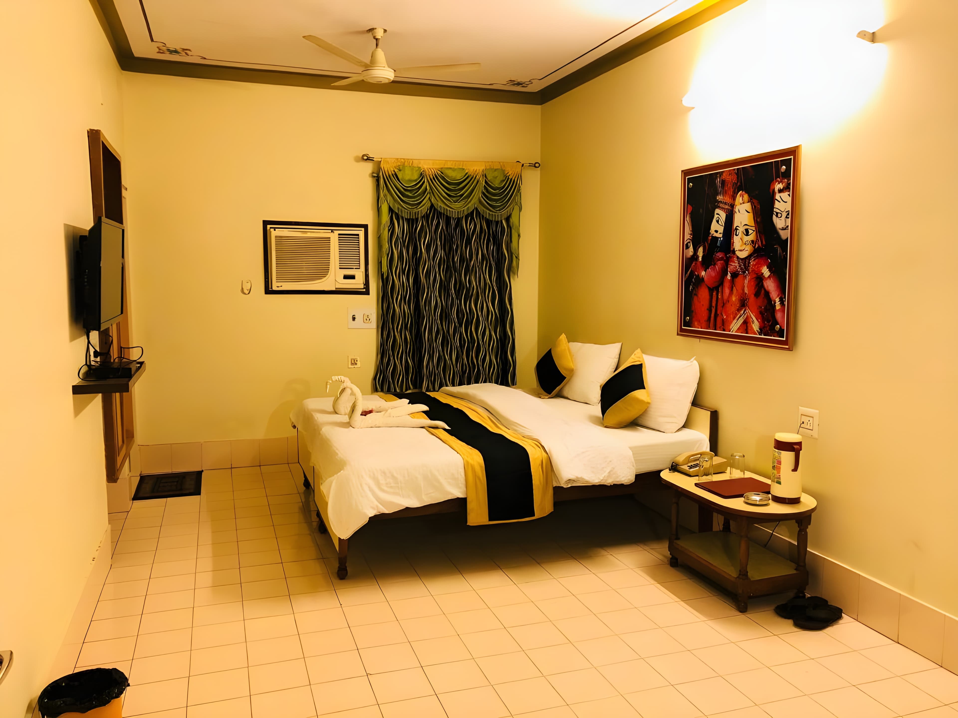 Deluxe room at Hotel Marudhar